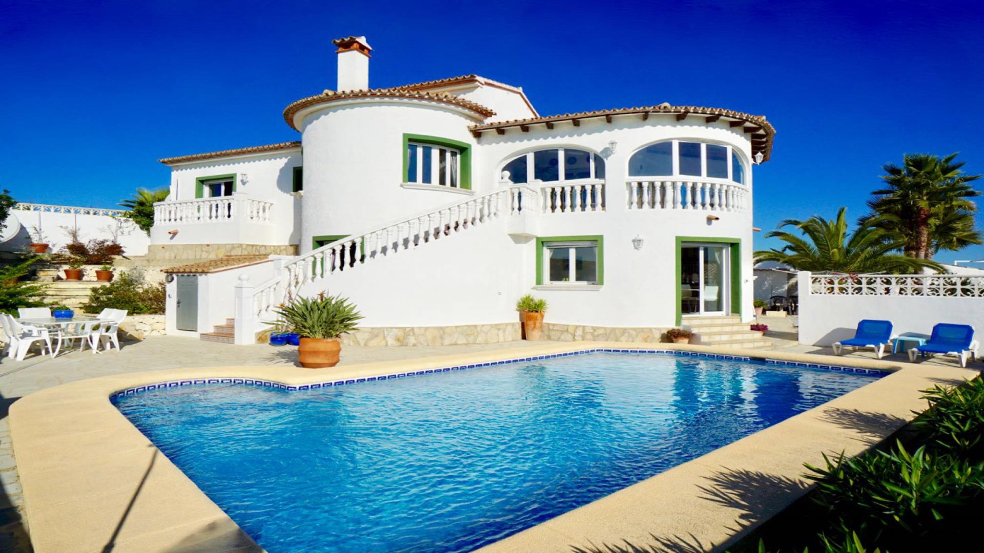 Main Photo of a 5 bedroom  Villa for sale